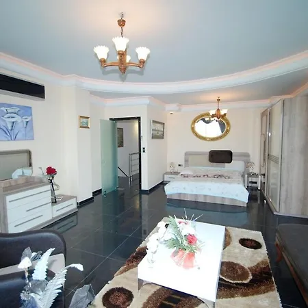 Luxury With Pool, Sea View * אלאניה